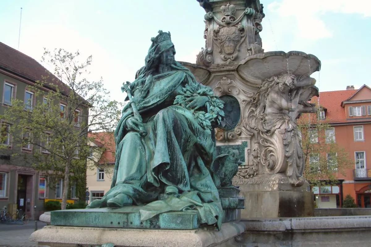 Schlossplatz mit Brunnen in Erlangen